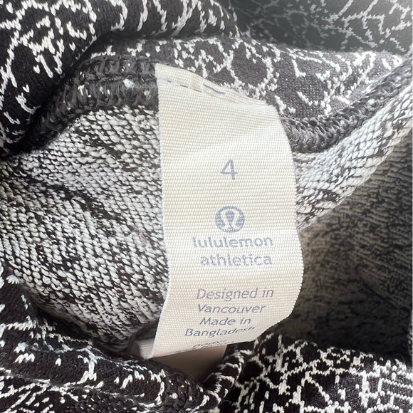 Lululemon Wunder Under Hi-Rise 1/2 Tight 17"
Luon Crackle Jaquard Black pants 4 - Picture 6 of 7